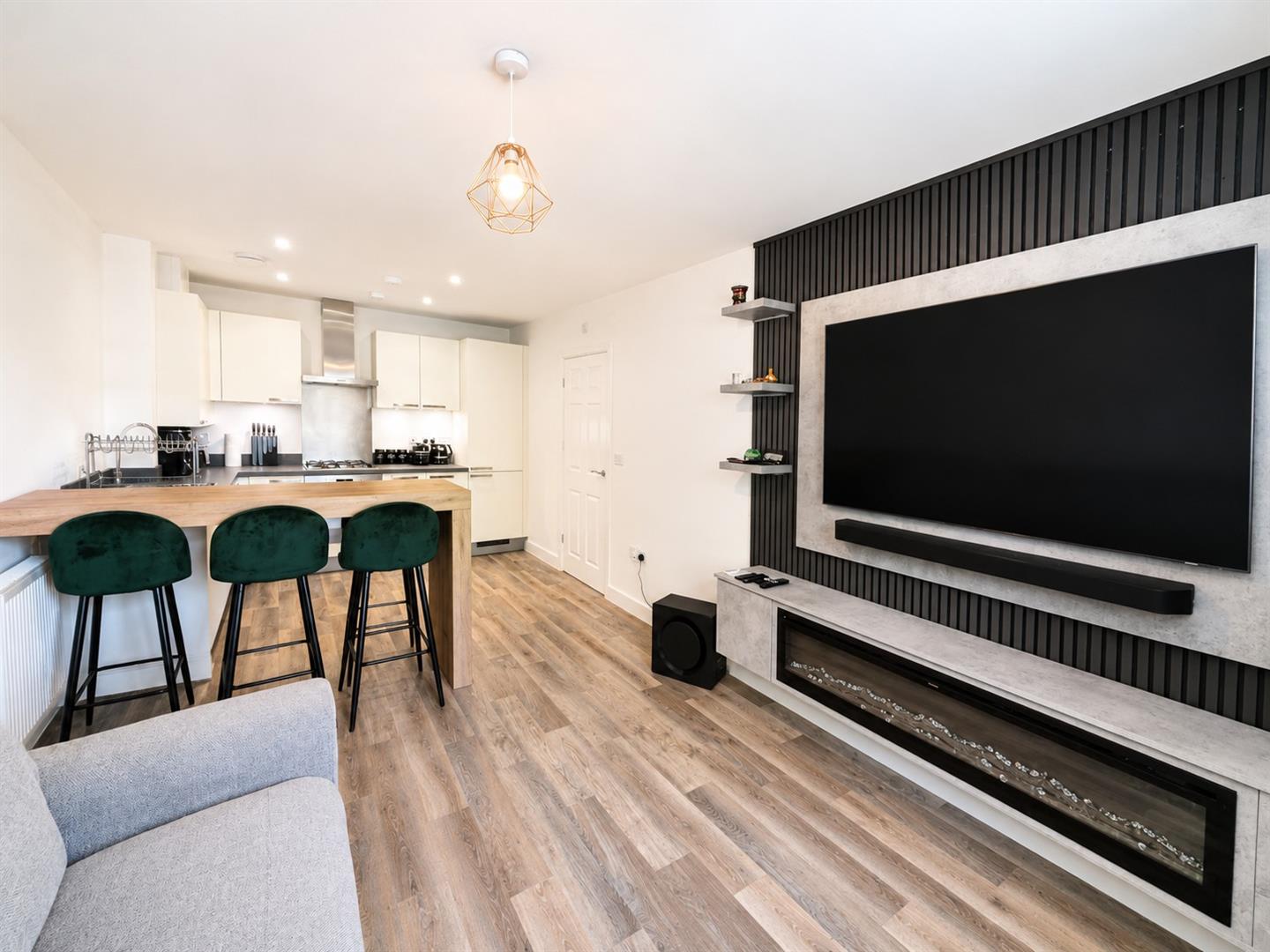 2 bed property in 30 Warwick Avenue, Bedford